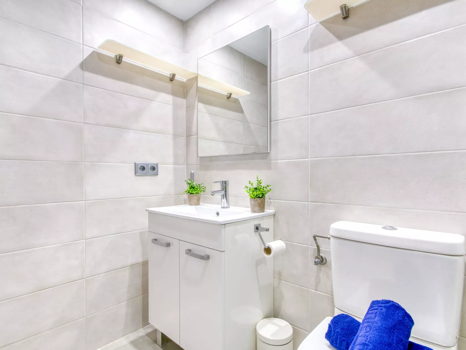 Port L'escala-Inside