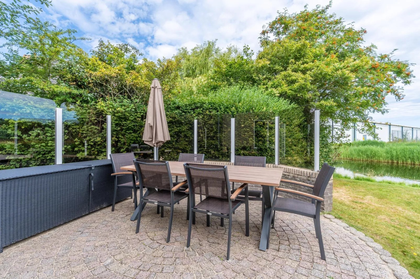 Kamperfoelie 51-Terrace balcony