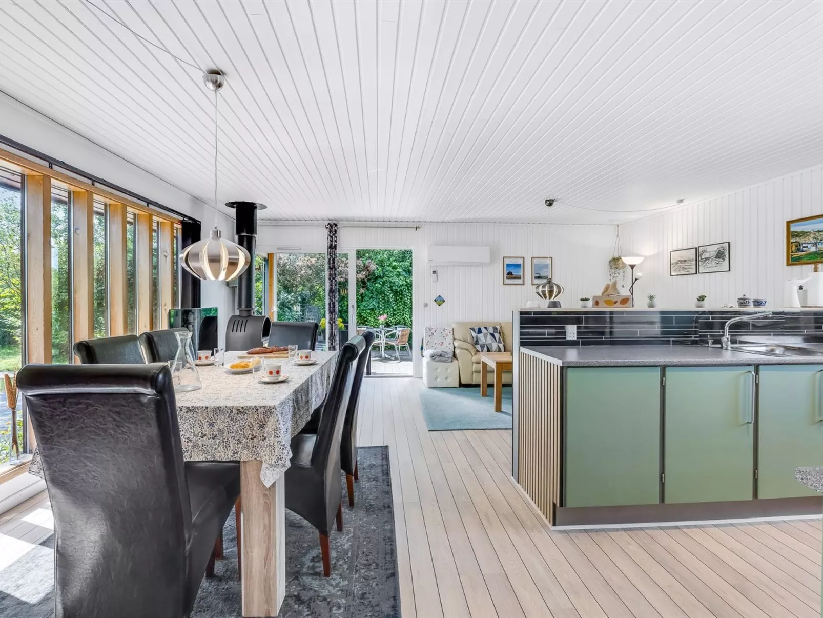 "Naema" - 500m from the sea-Inside