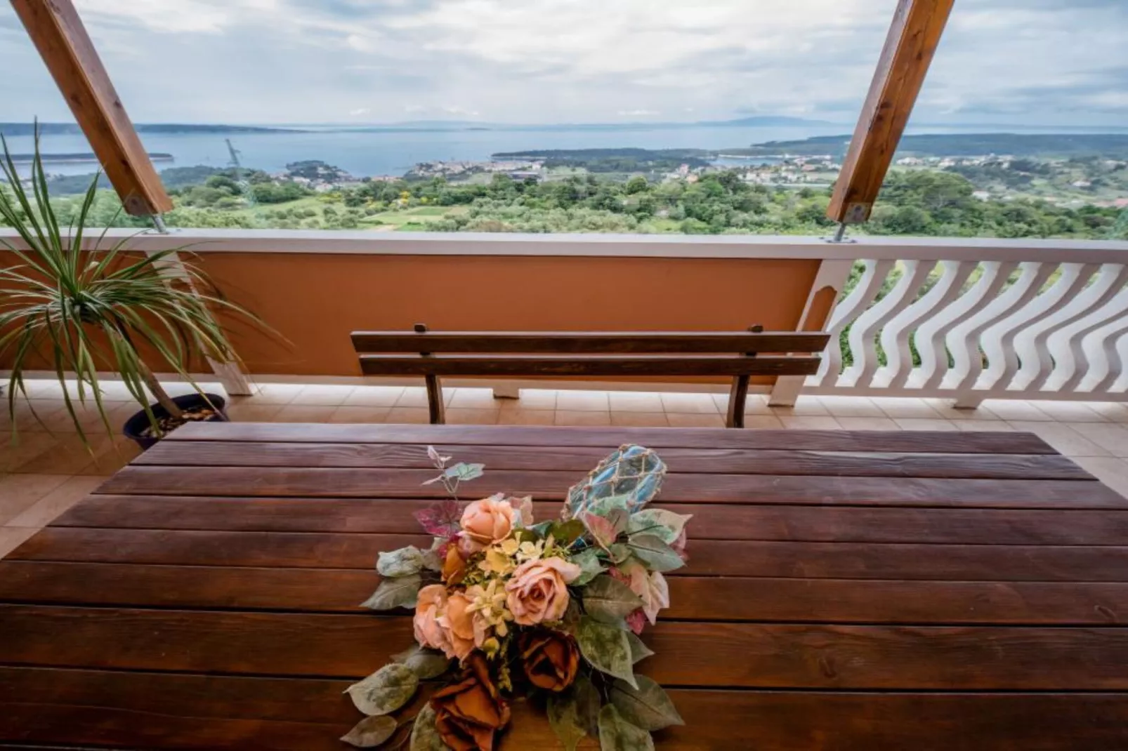 Three Bedroom Apartment with Terrace 2-Terrace balcony