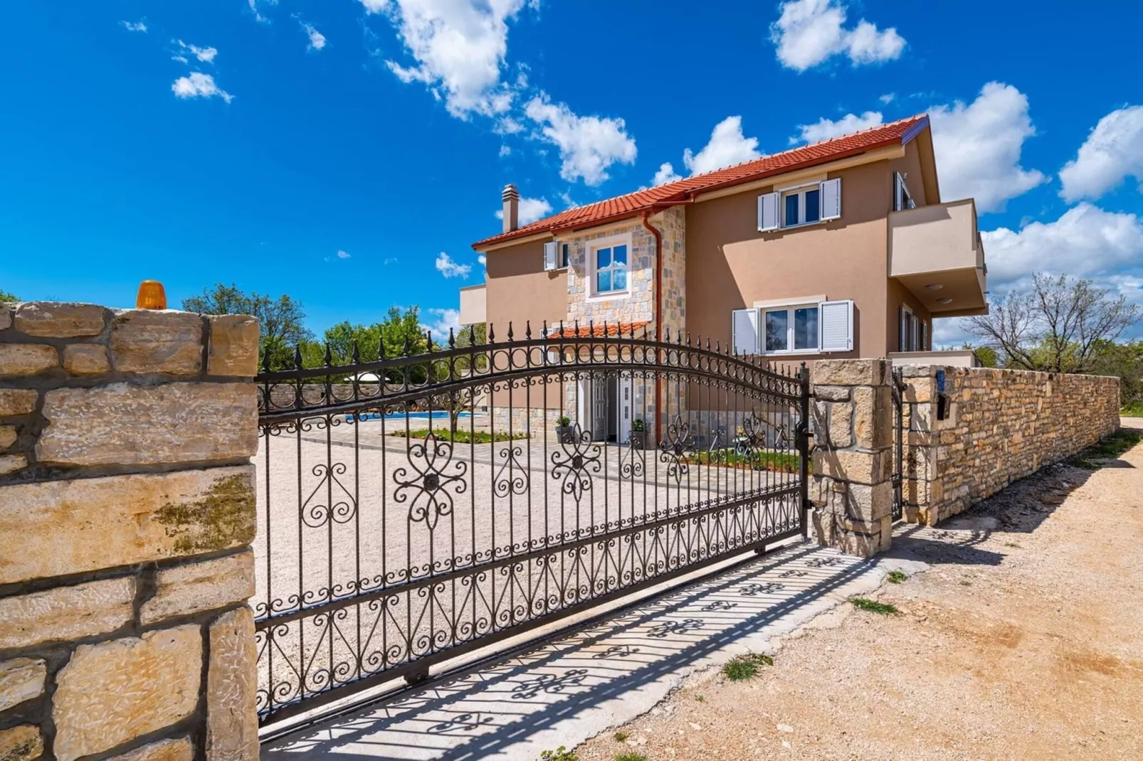 Luxury Villa Escape-Hall & reception