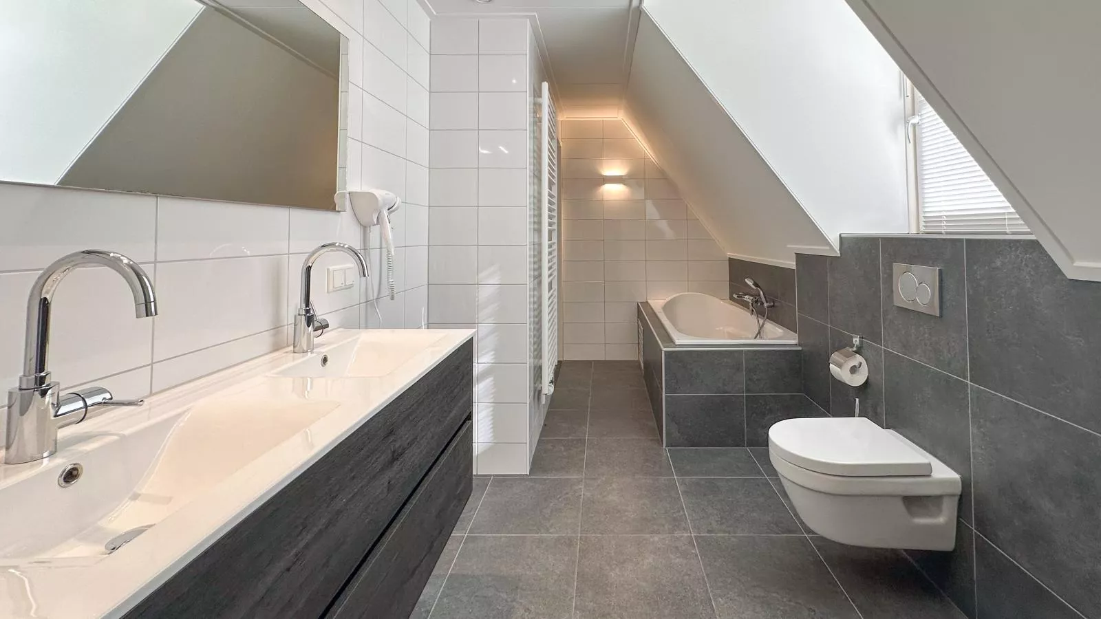 Dune Deluxe 77-Bathroom