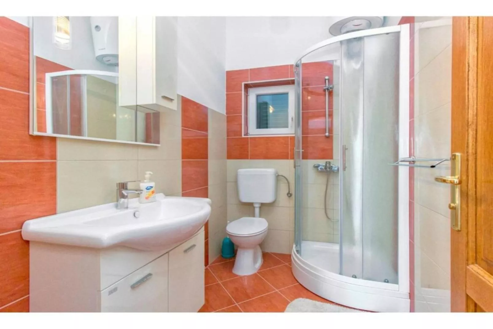 Villa Dalmacija Four Bedroom Villa with the pool-Bathroom