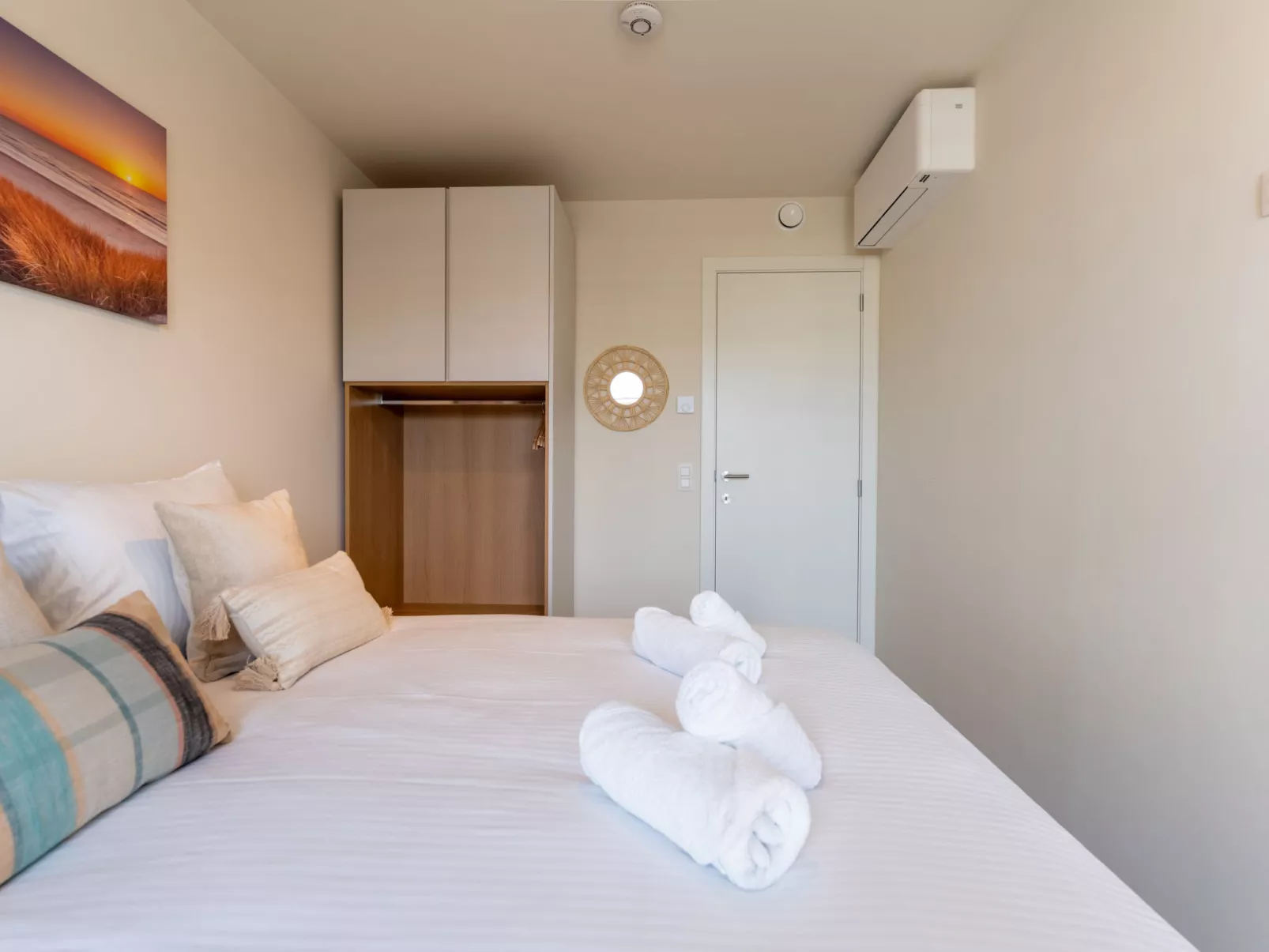 The Waves with parking-Dedans