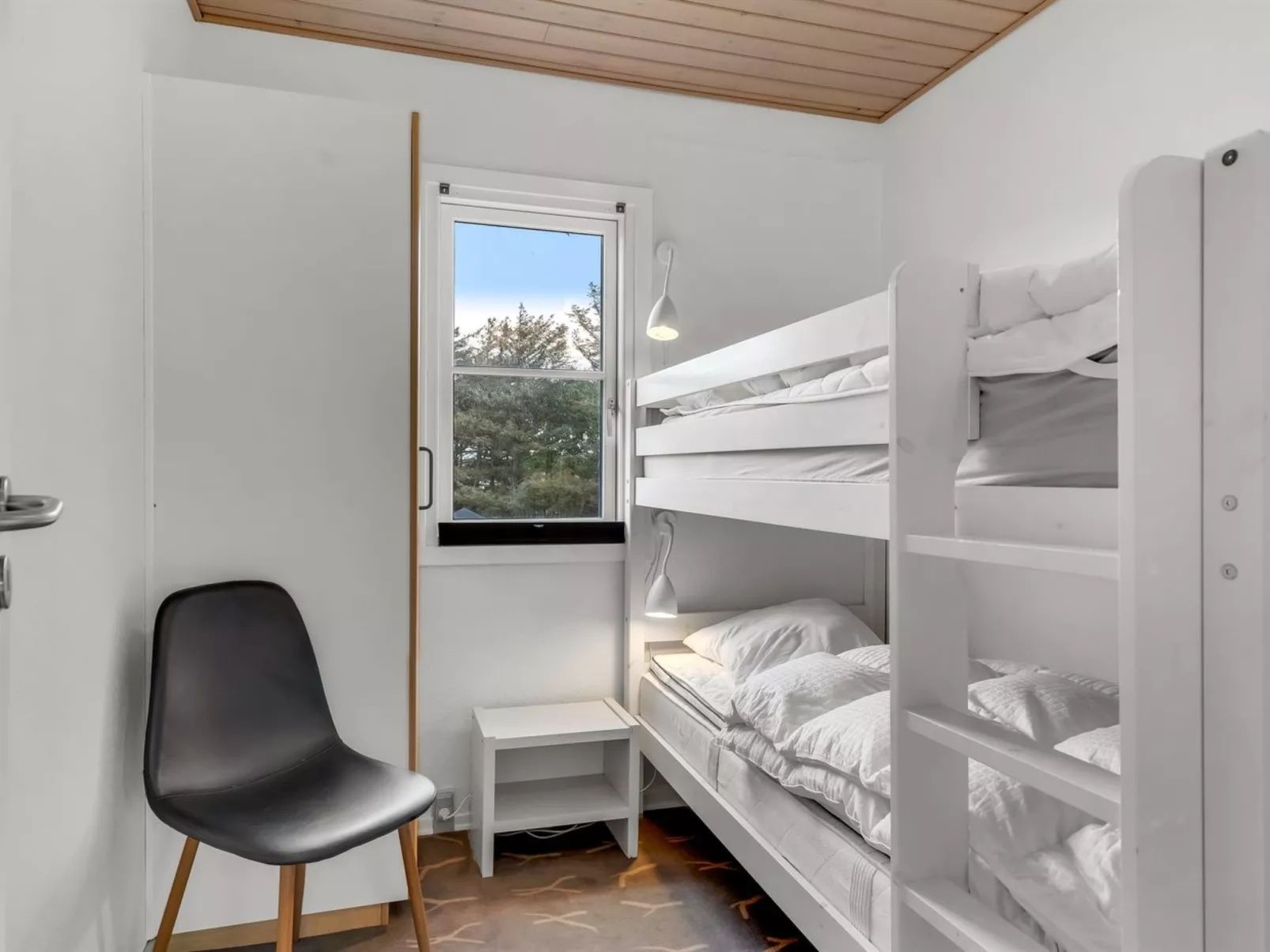 "Epiphania" - 100m to the fjord-Dedans