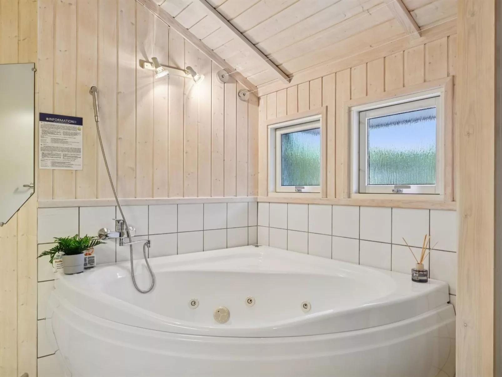 "Gyda" - 840m from the sea-Drinnen