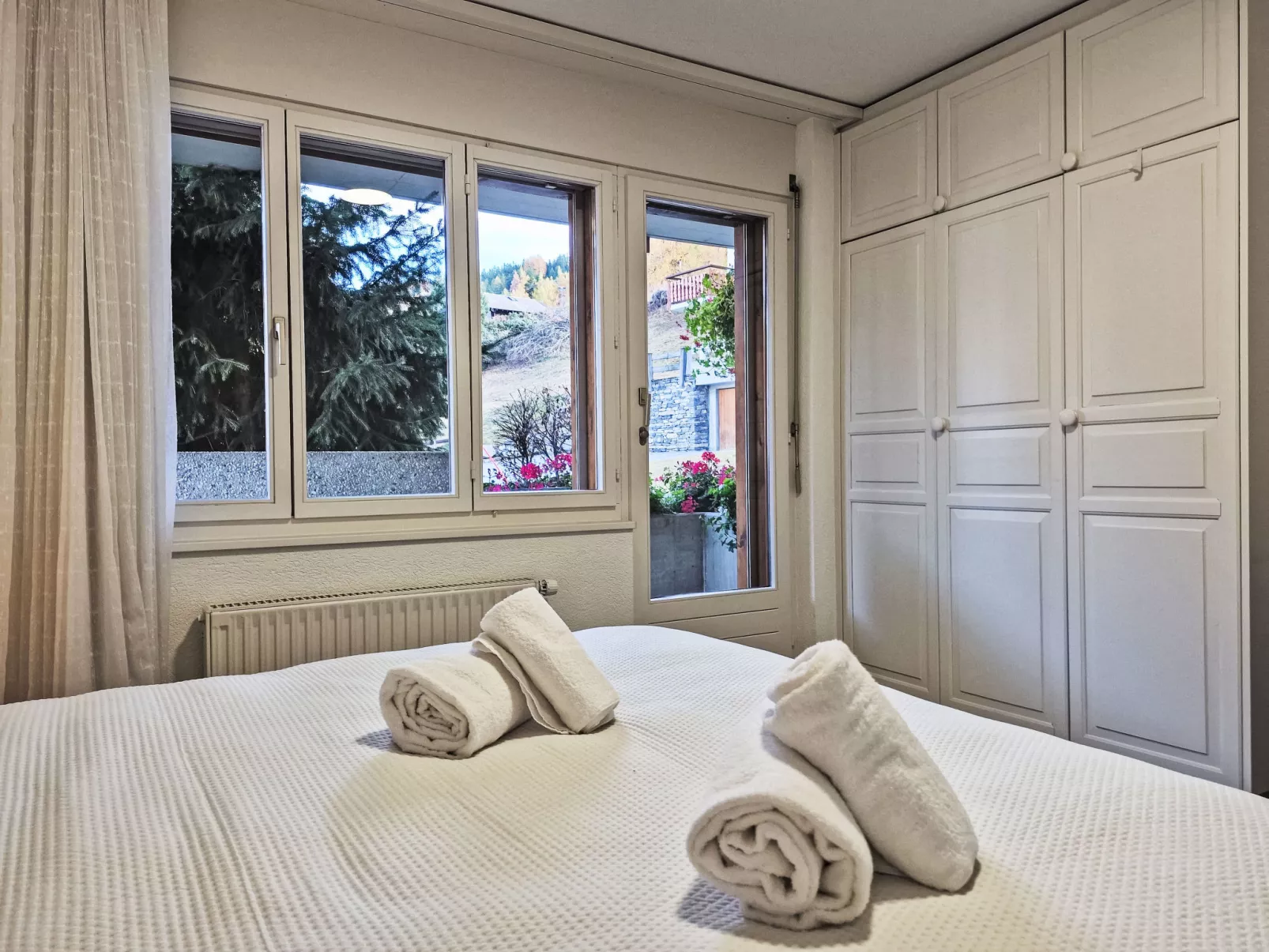 Ambassador 2/1-Inside