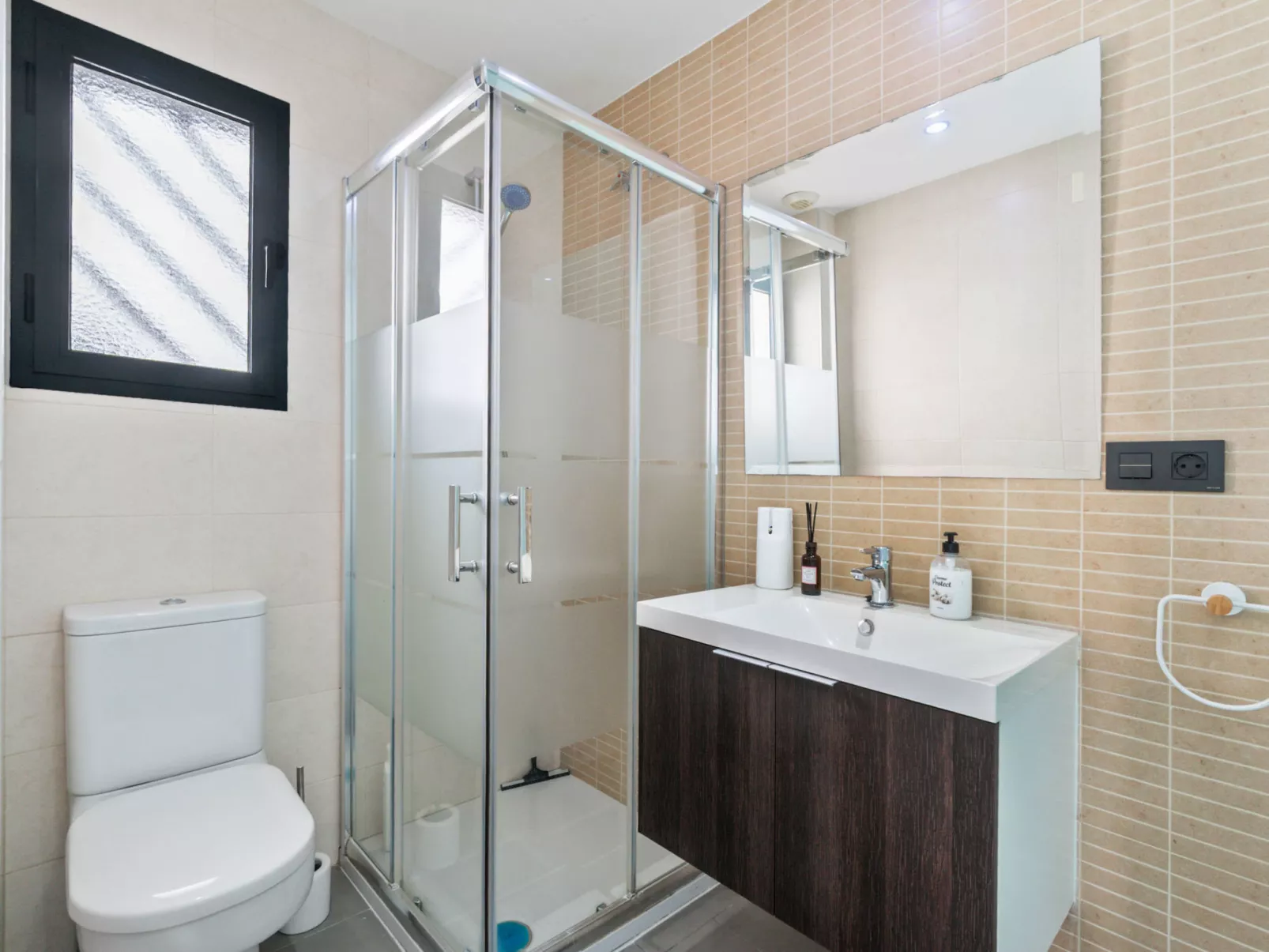 Oasis Beach 1-Drinnen