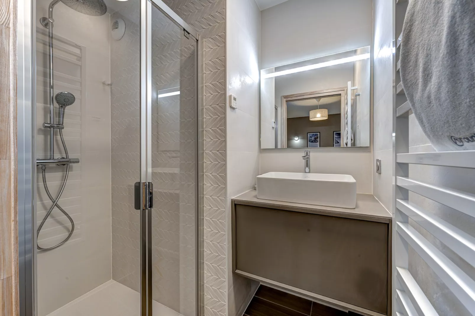 White Pearl A11-Bathroom