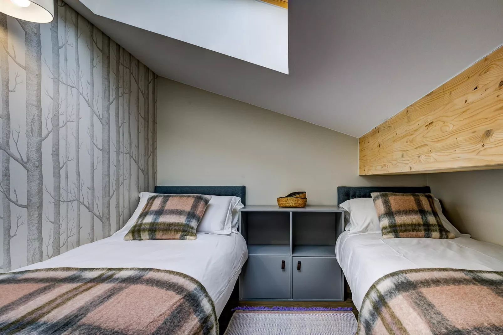 White Pearl A36-Bedroom