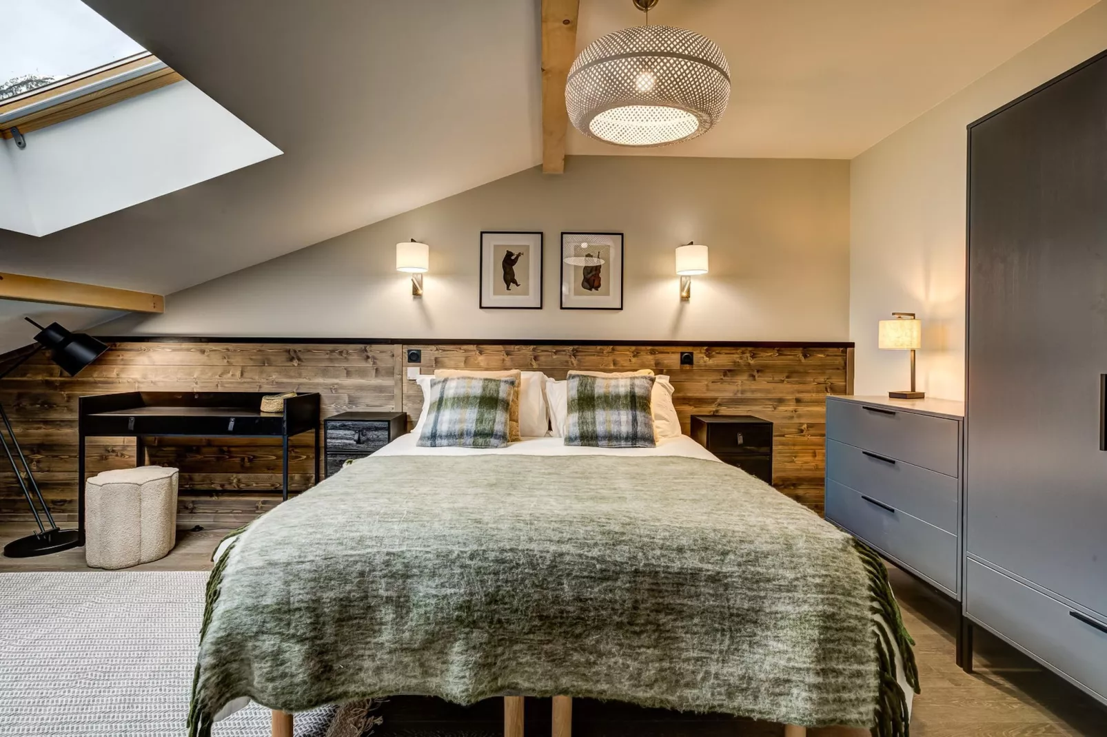 White Pearl A32-Bedroom