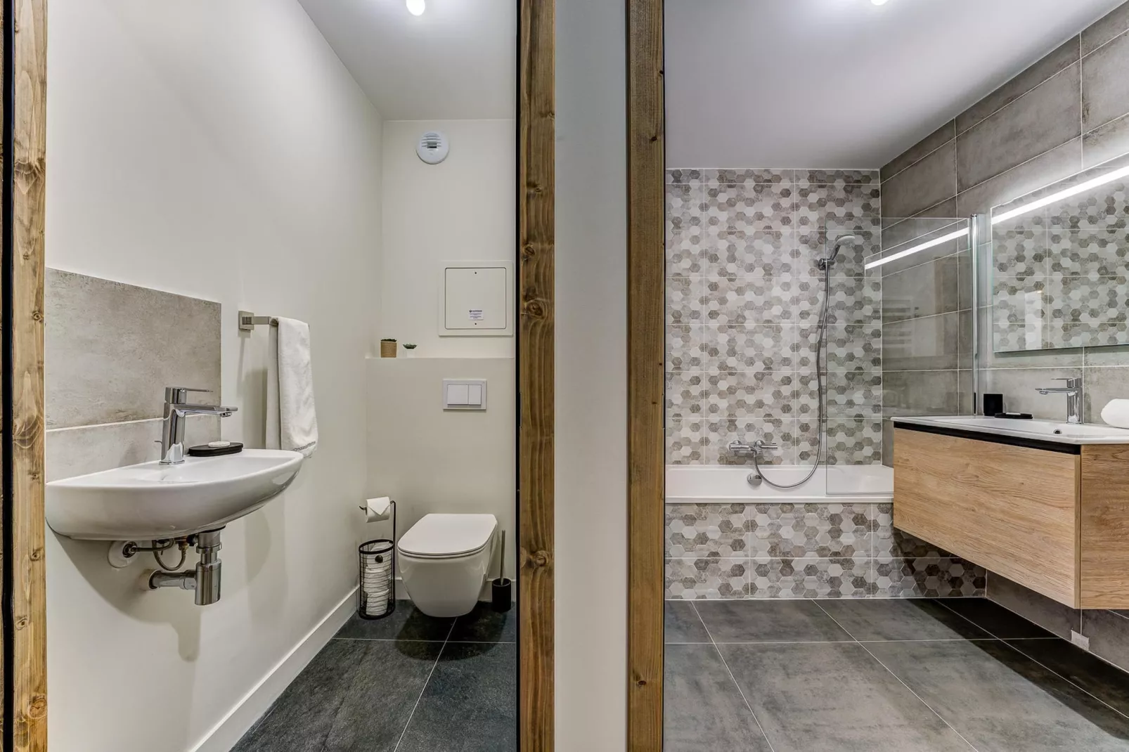 White Pearl A04-Badezimmer