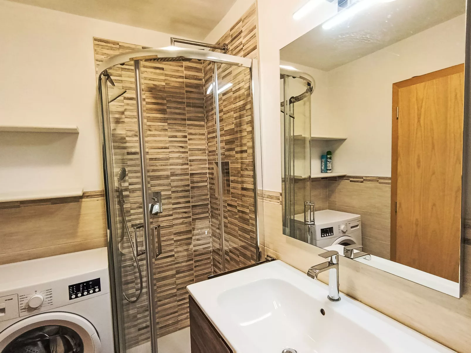 Nuccia Navalge-Inside