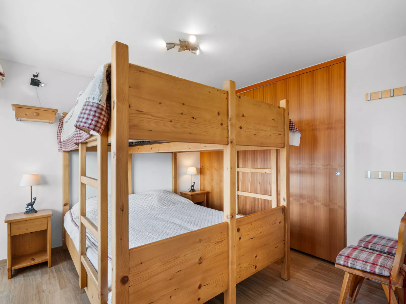 Les Aiguilles Vertes Rez supérieur-Inside