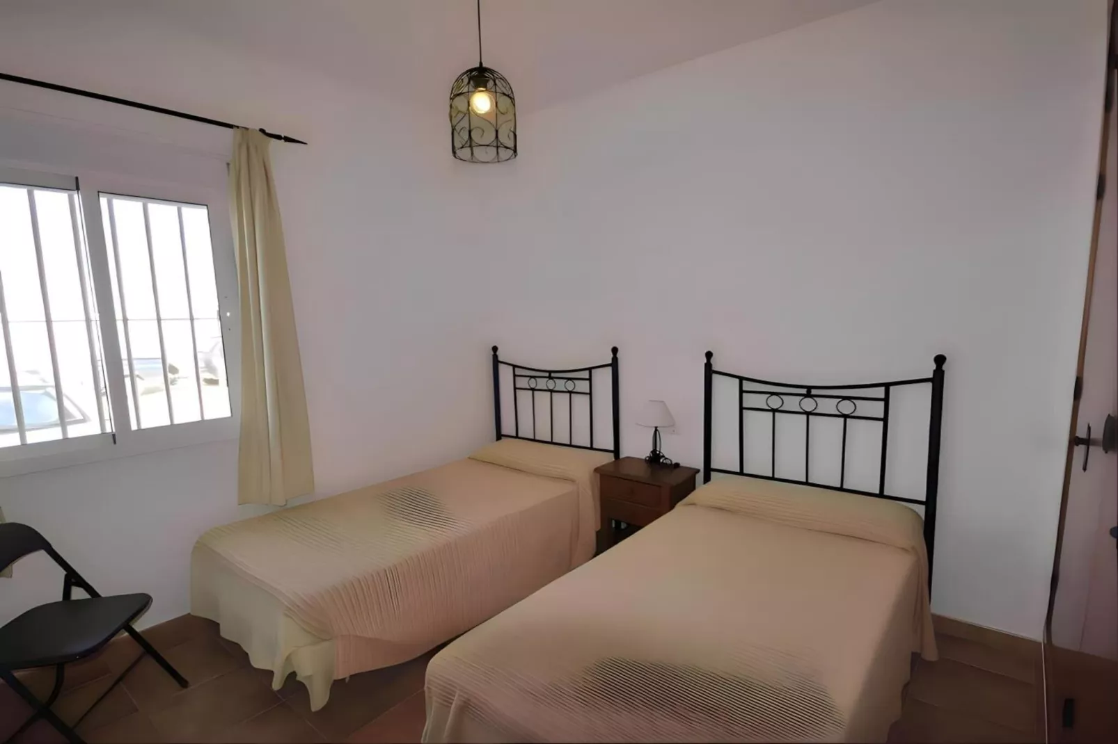 1780-+34636792434-Chambre