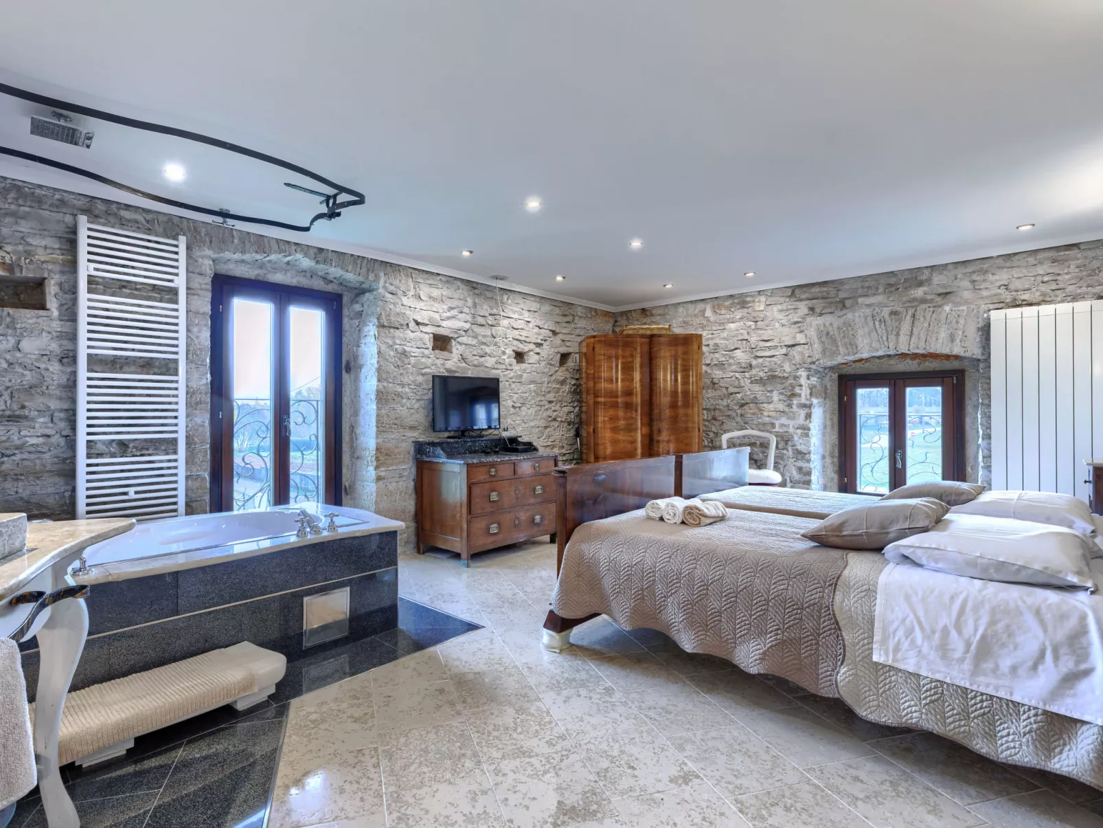 Golden Roots-Drinnen