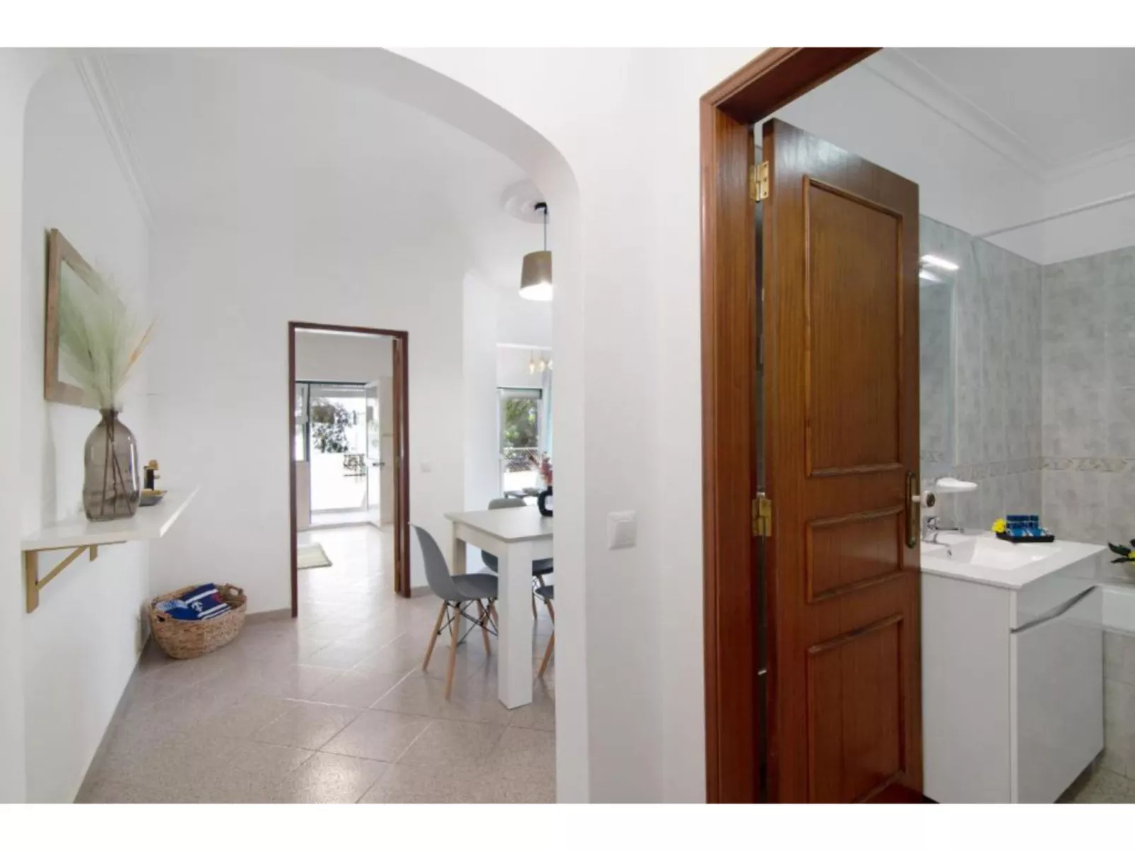 Jade-Sunny Way-Inside