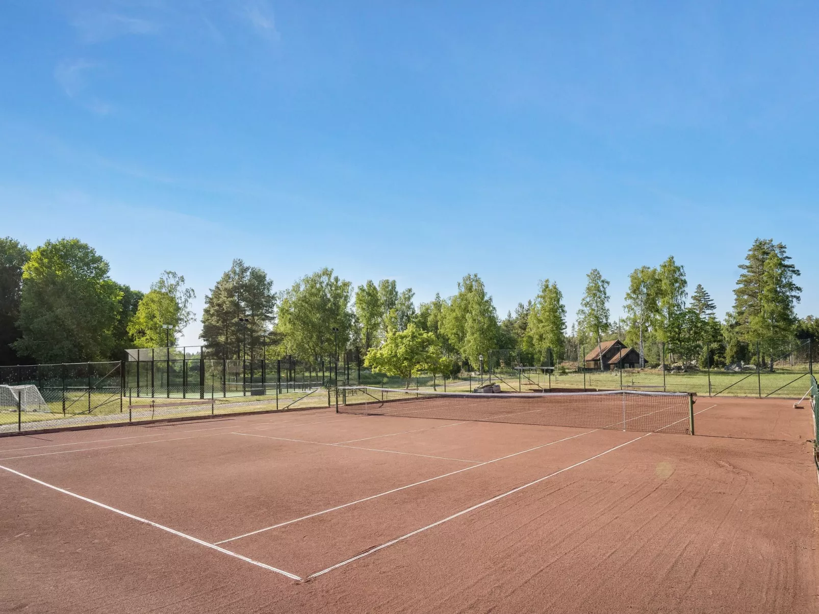 Skarpsätter Sportgård-Outside