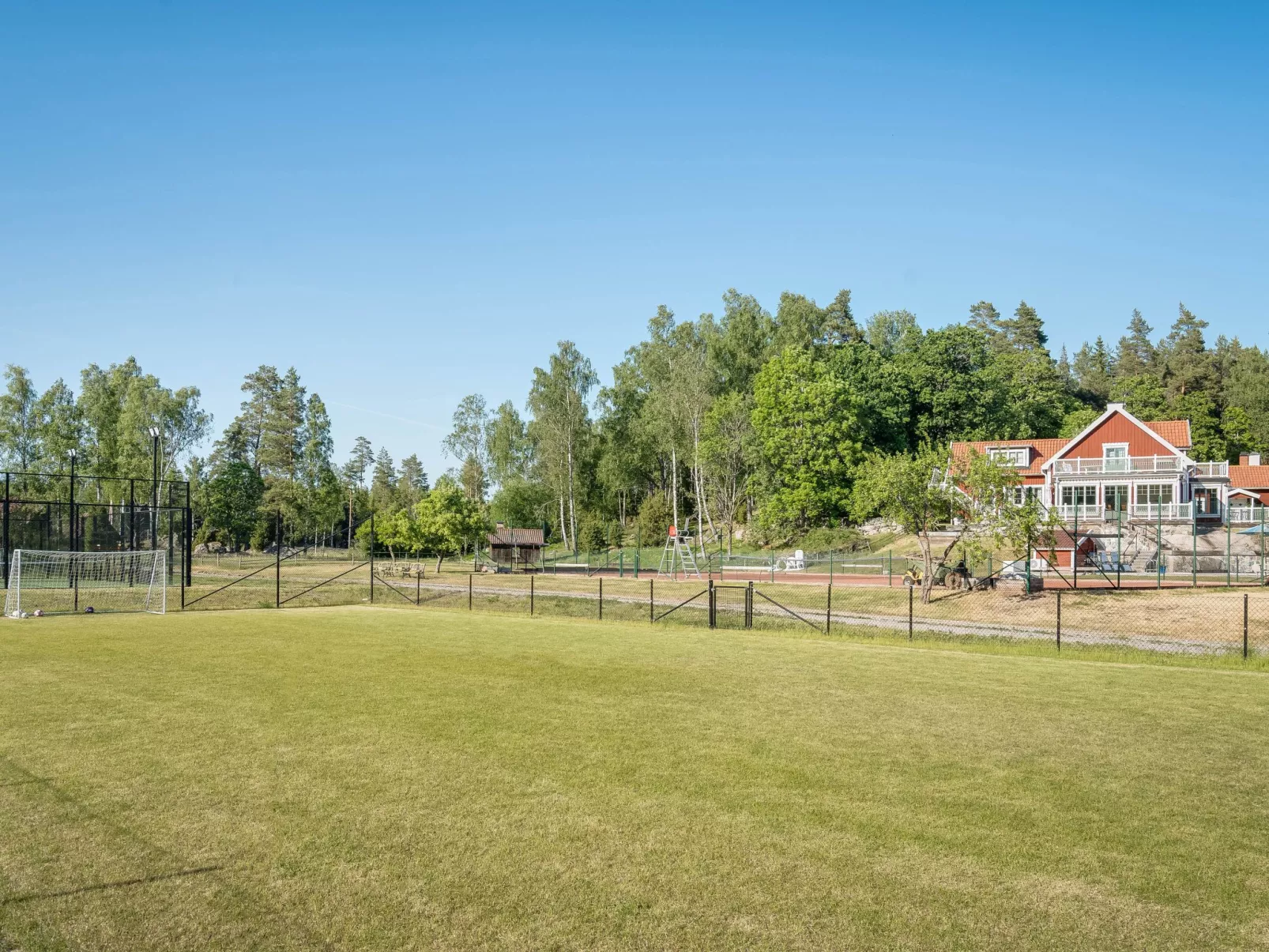 Skarpsätter Sportgård-Outside