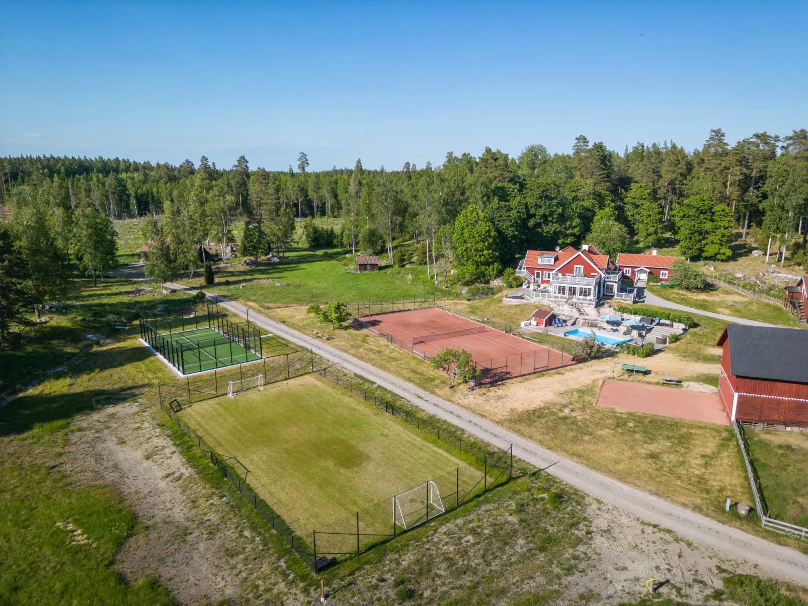 Skarpsätter Sportgård-Outside