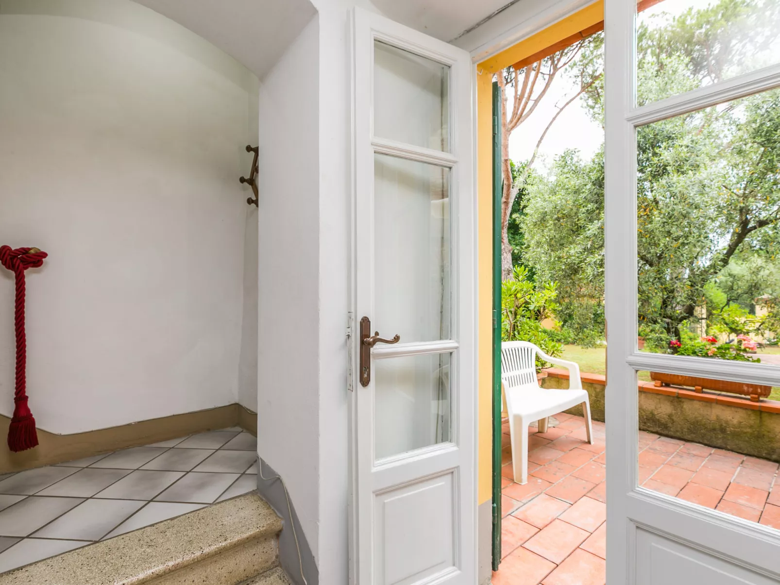 San Lazzaro-Inside