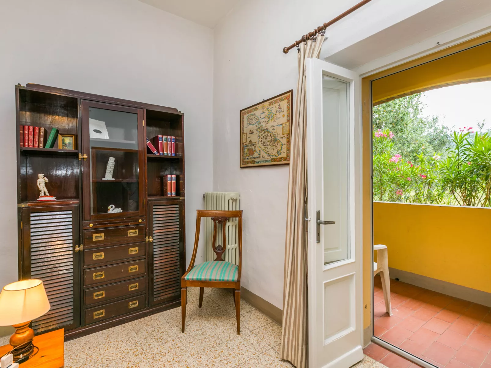 San Lazzaro-Inside