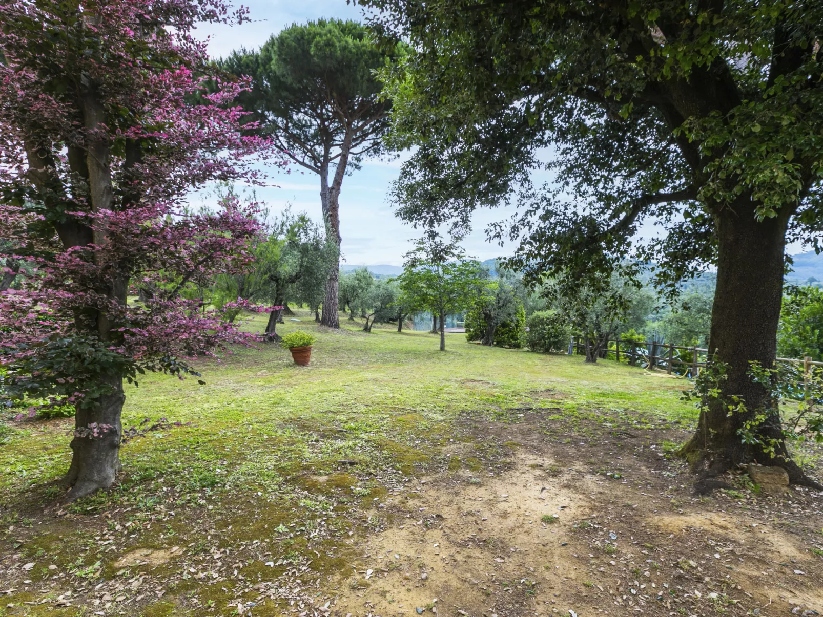 San Lazzaro-Outside