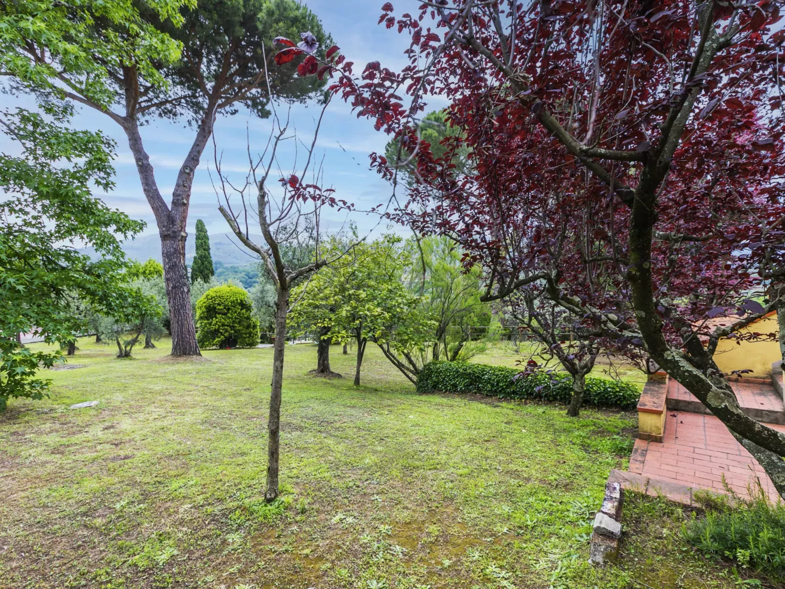 San Lazzaro-Outside