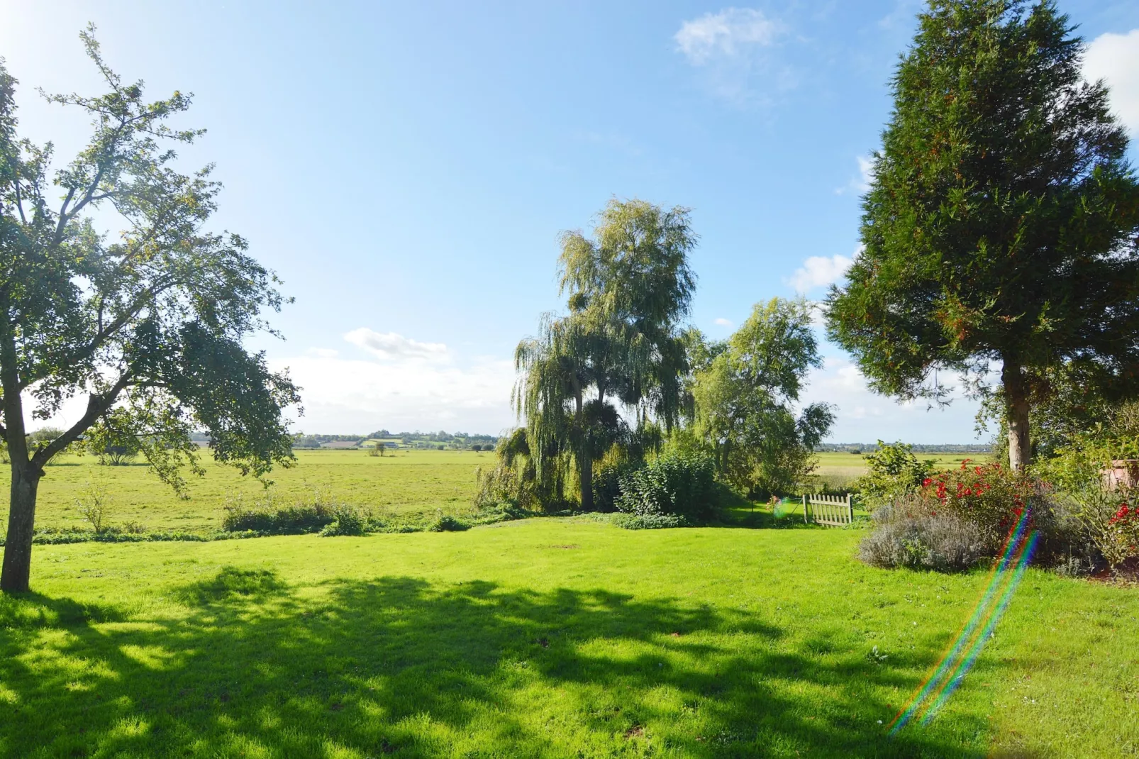 Gite Le Jonquet-Gardens in summer