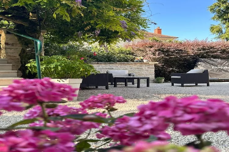 Bligny-sur-Ouche-Jardins en été