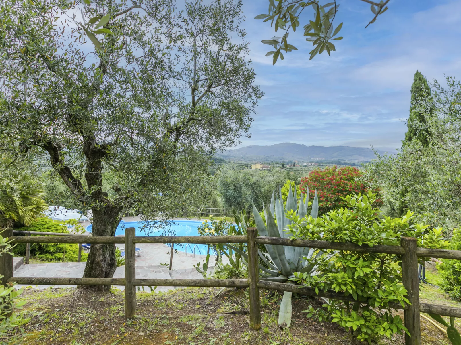 San Lazzaro-Outside