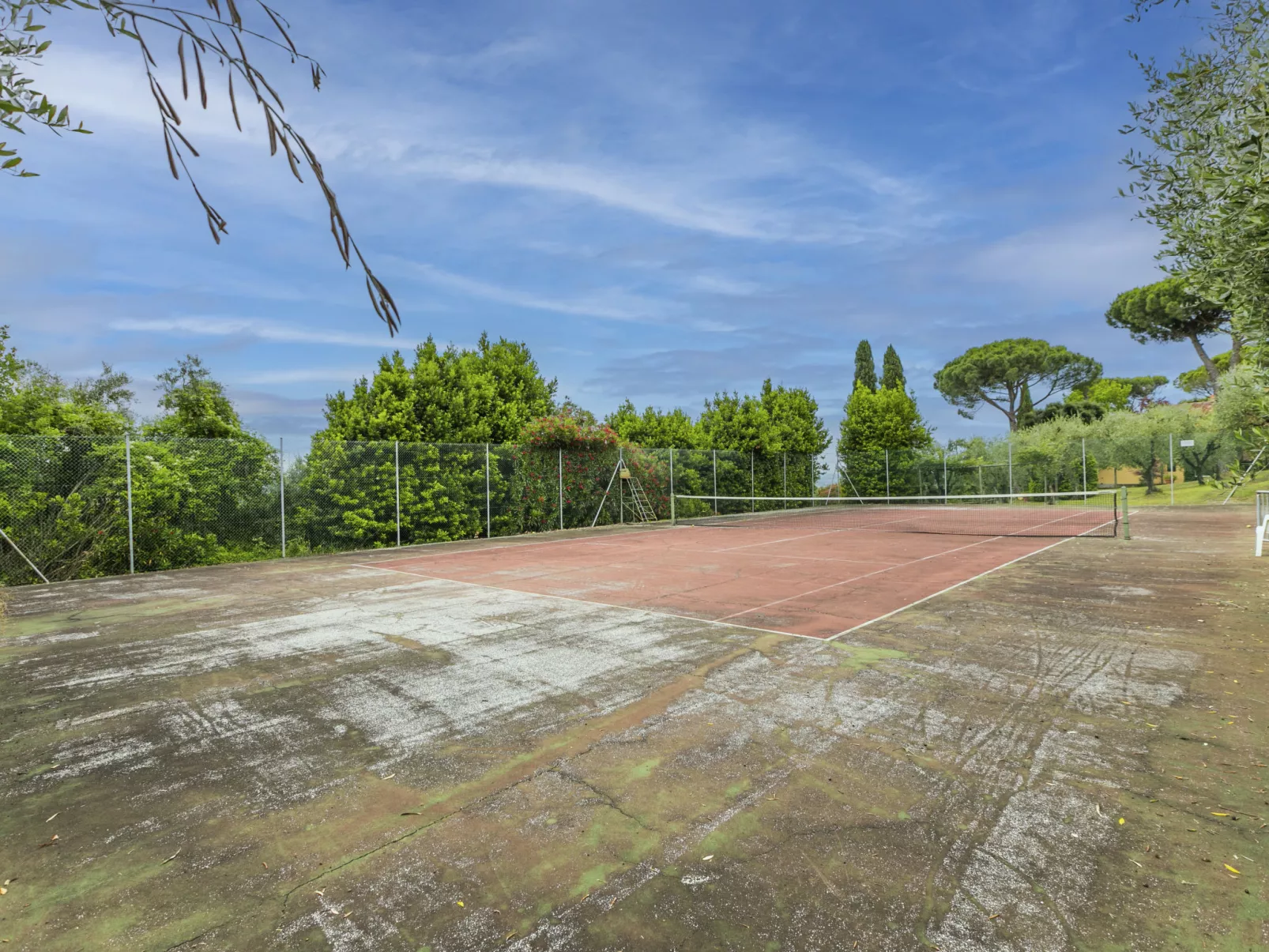San Lazzaro-Outside
