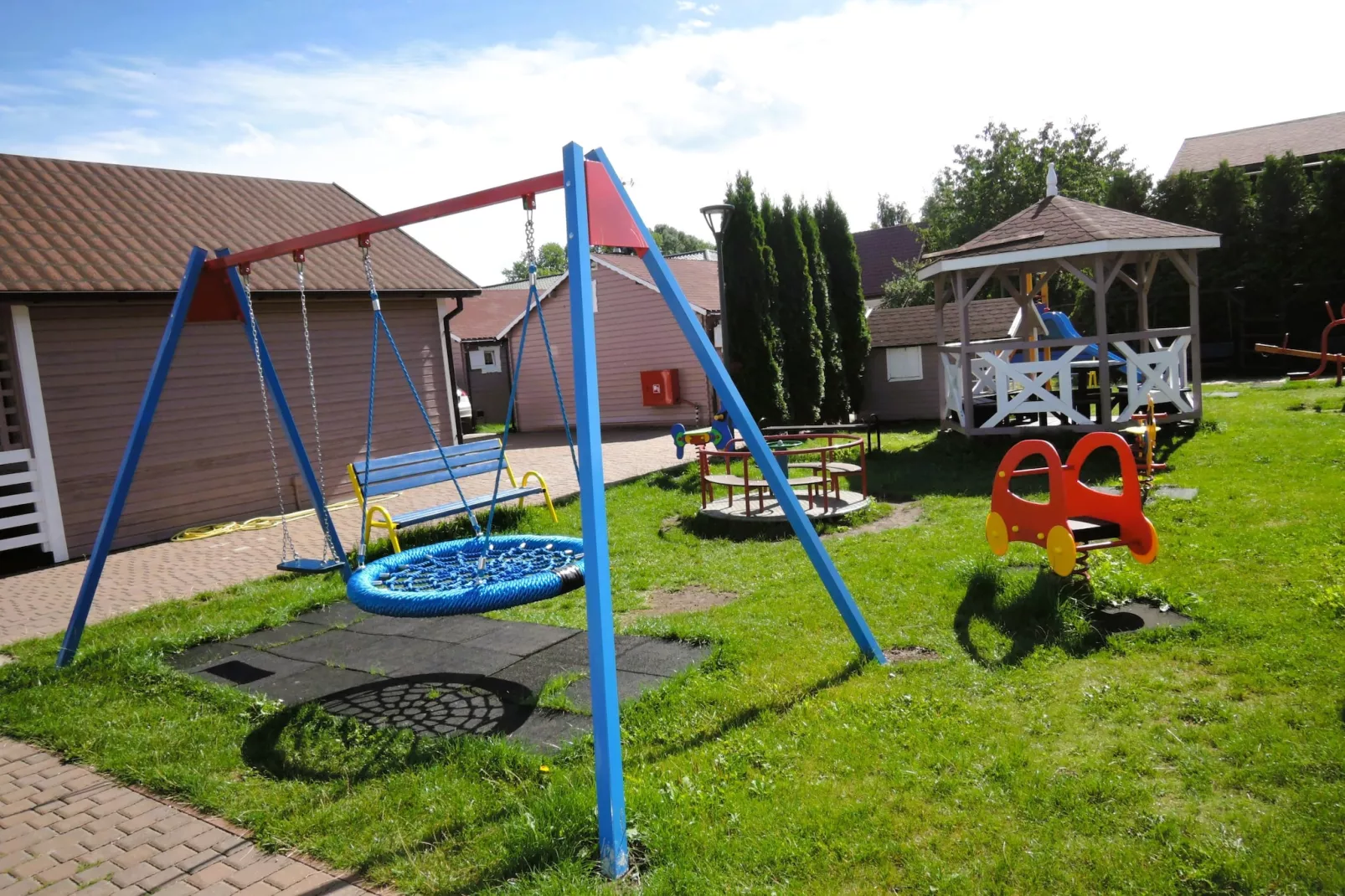 Domy wakacyjne w Międzyzdrojach z podgrzewanym basenem-Garten Sommer