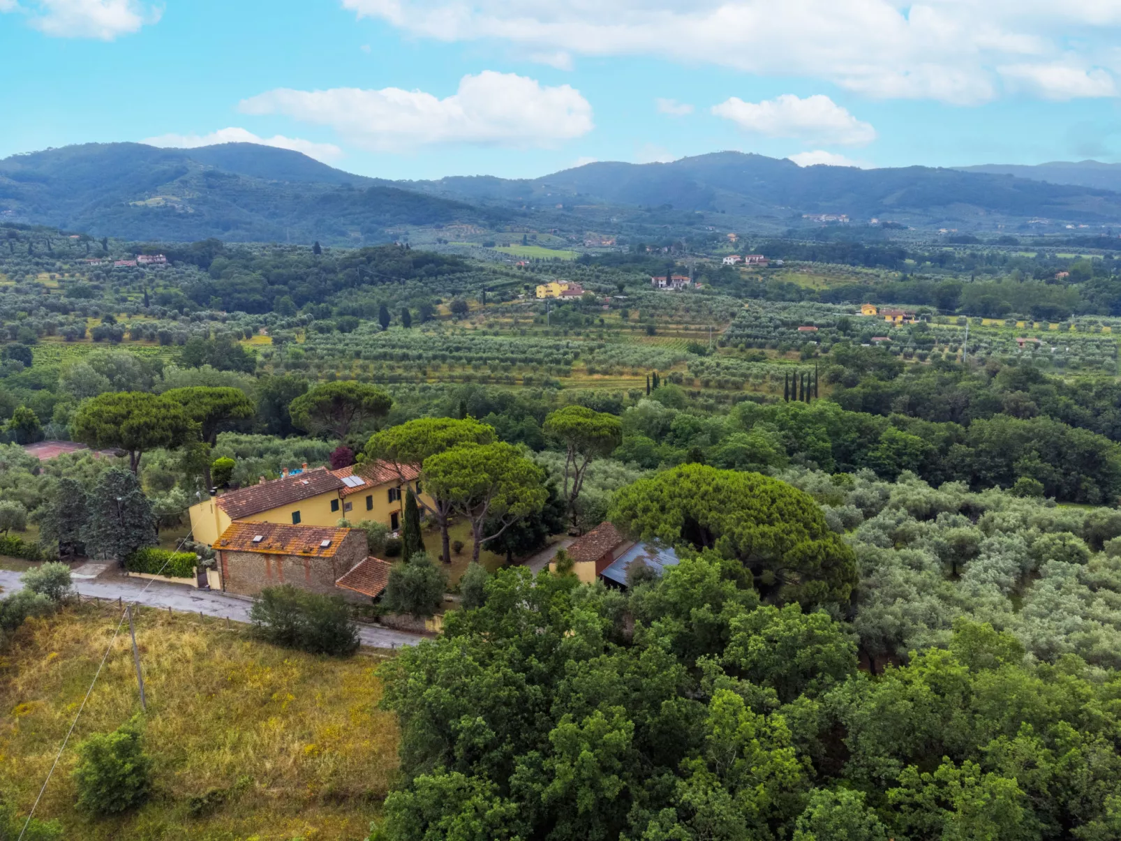 San Lazzaro-Outside