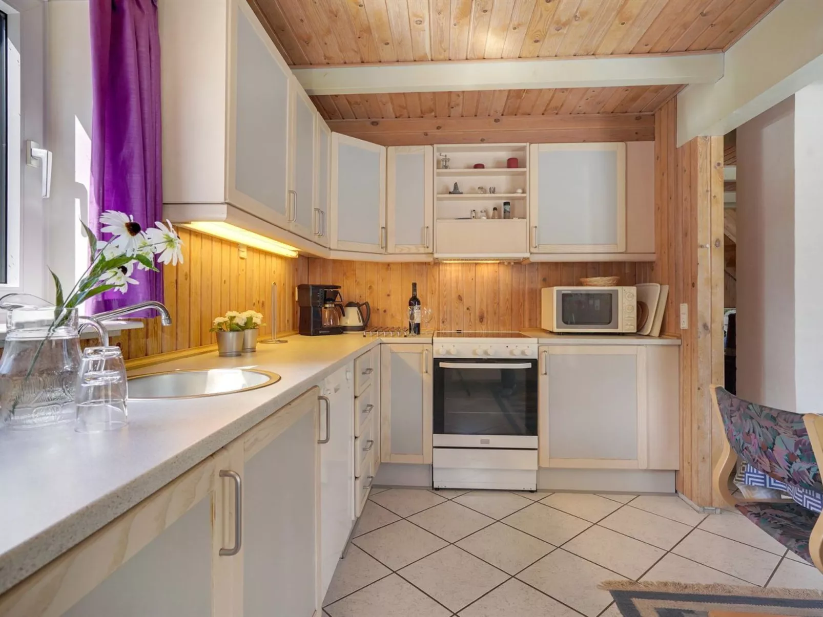 "Urda" - 1km from the sea-Drinnen