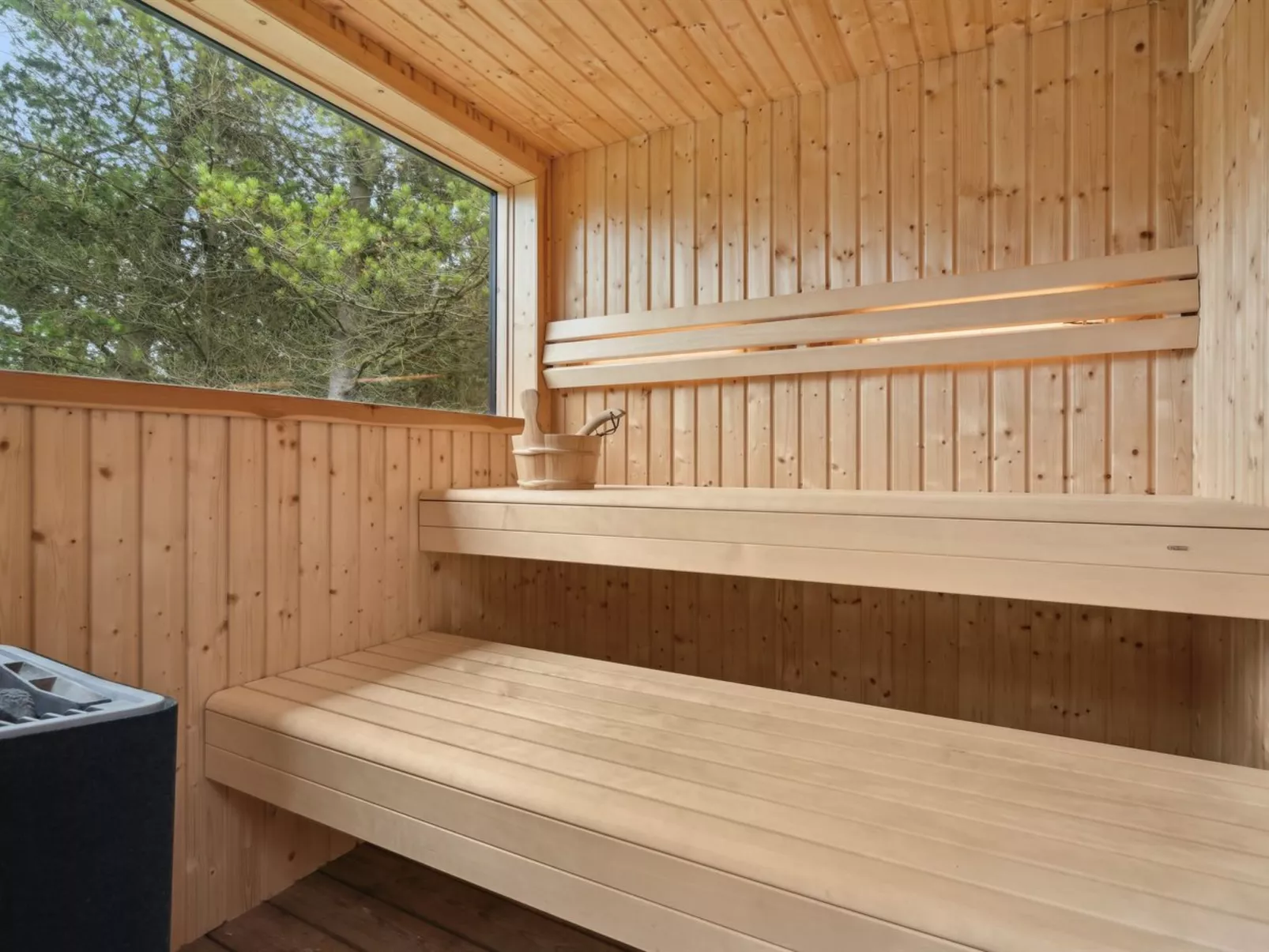 "Elin" - 3km from the sea-Inside