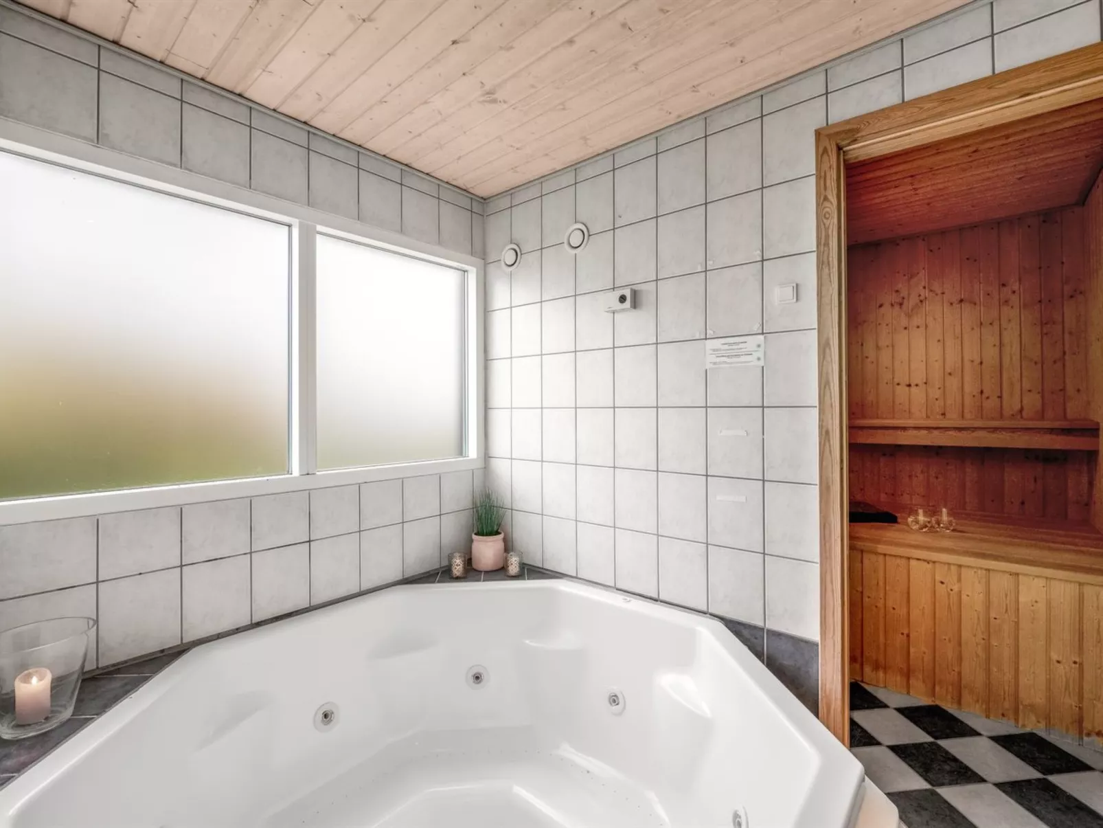 "Temjana" -  from the sea-Inside