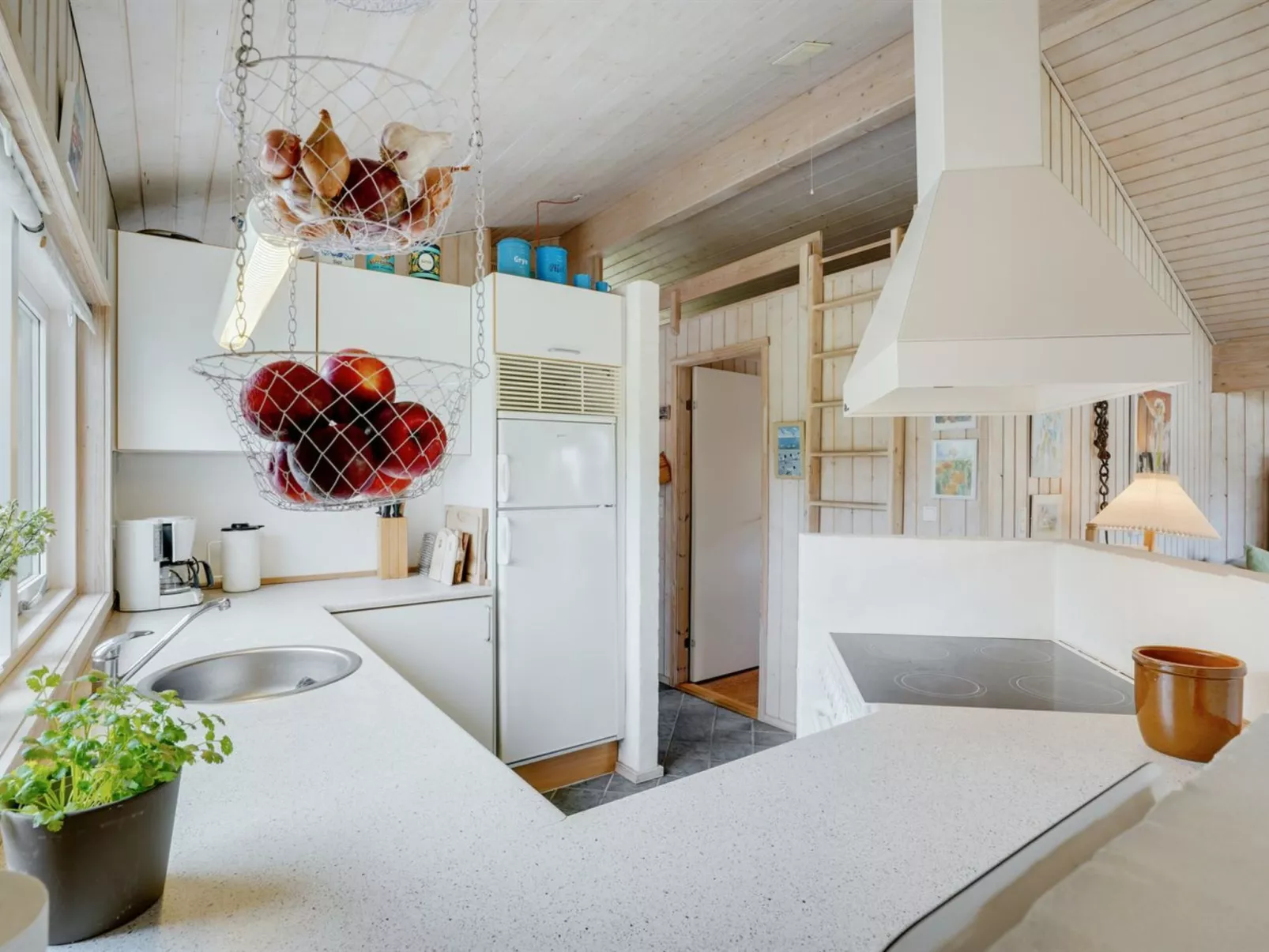 "Aameek" - 3km from the sea-Inside