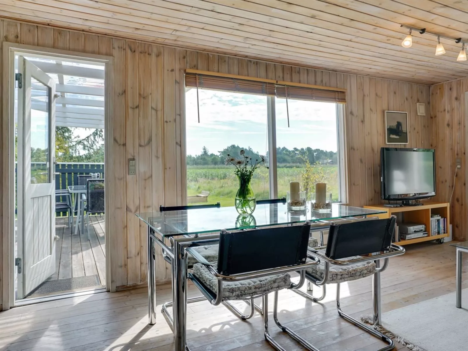 "Glum" - 300m from the sea-Inside