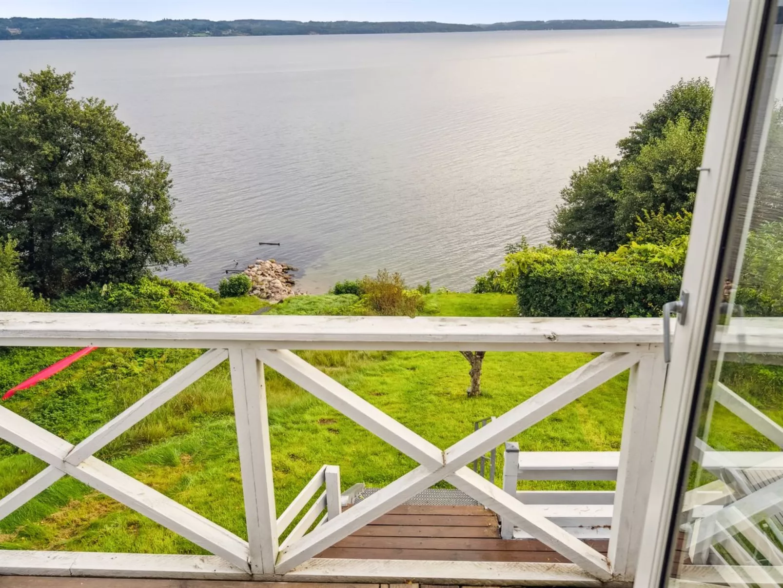 "Fifi" - 10m to the fjord-Outside