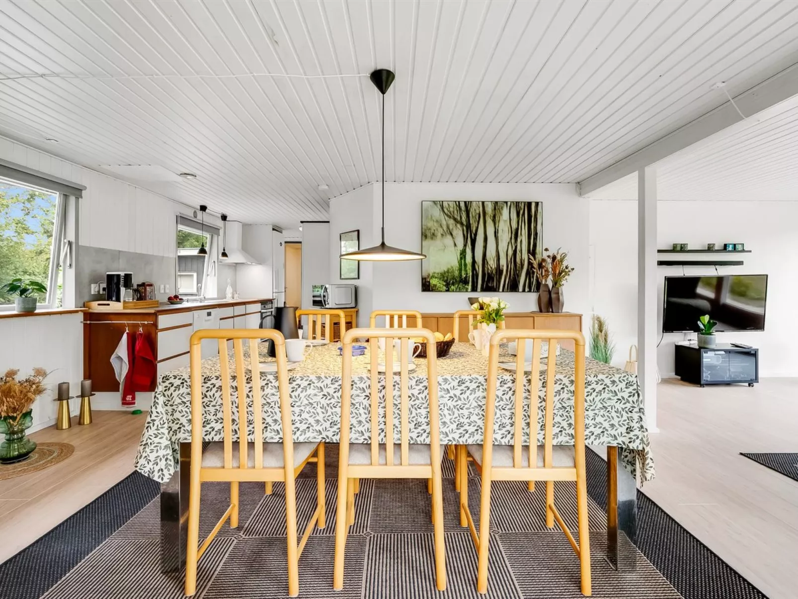 "Embla" - 500m to the fjord-Dedans