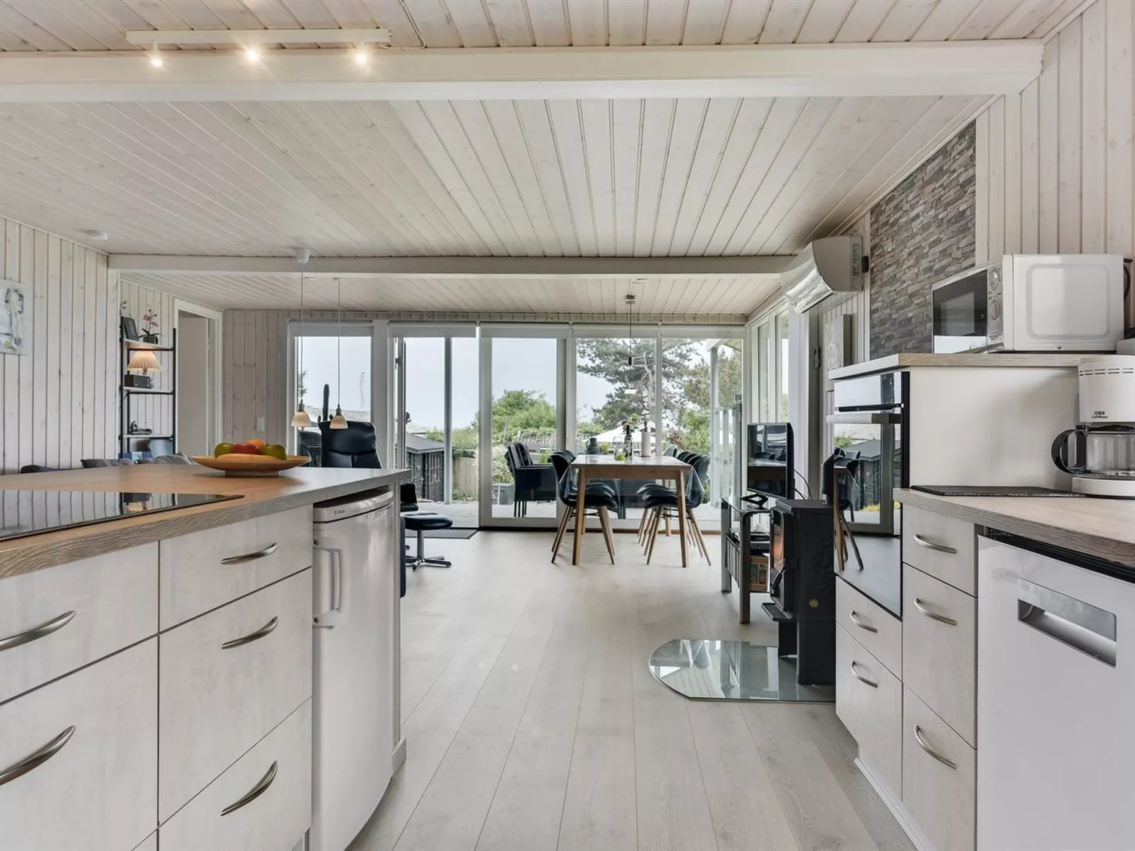 "Loi" - 200m from the sea-Inside