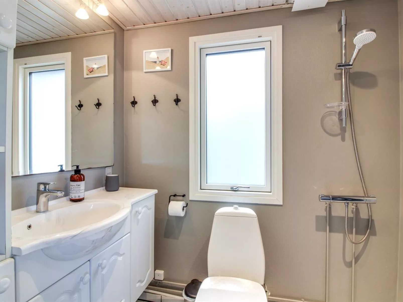 "Alice" - 1.3km from the sea-Inside