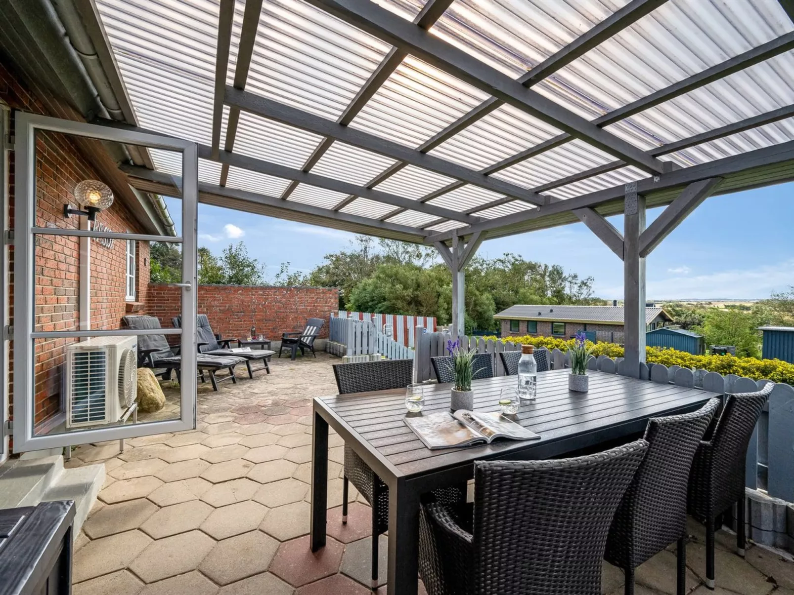 "Tuki" - 700m to the fjord-Outside