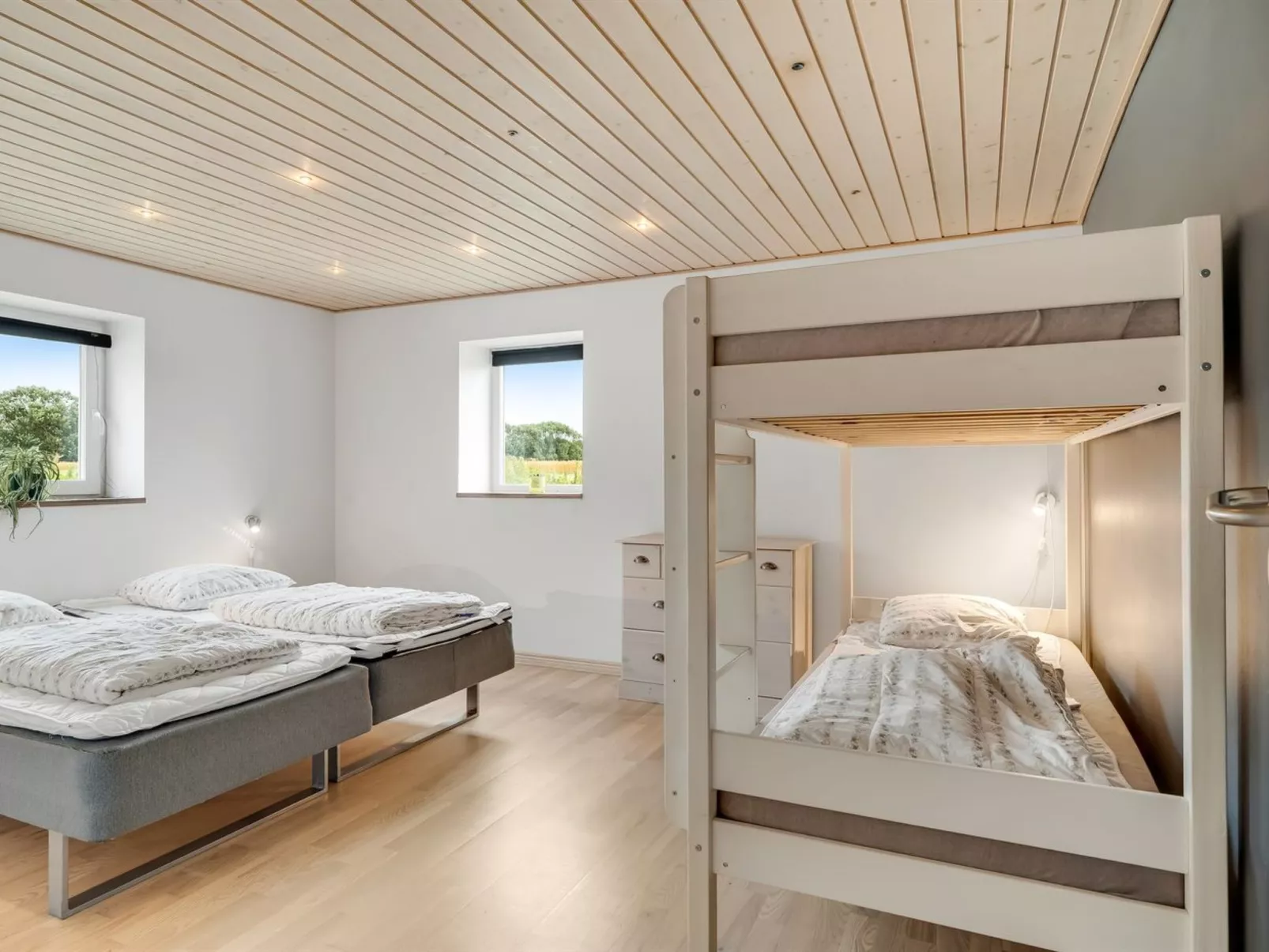 "Folkar" - 3km to the fjord-Inside