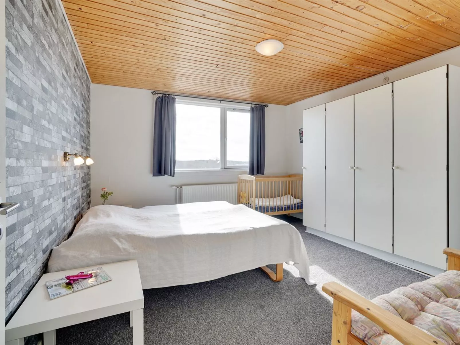 "Rahild" - 2km to the fjord-Inside