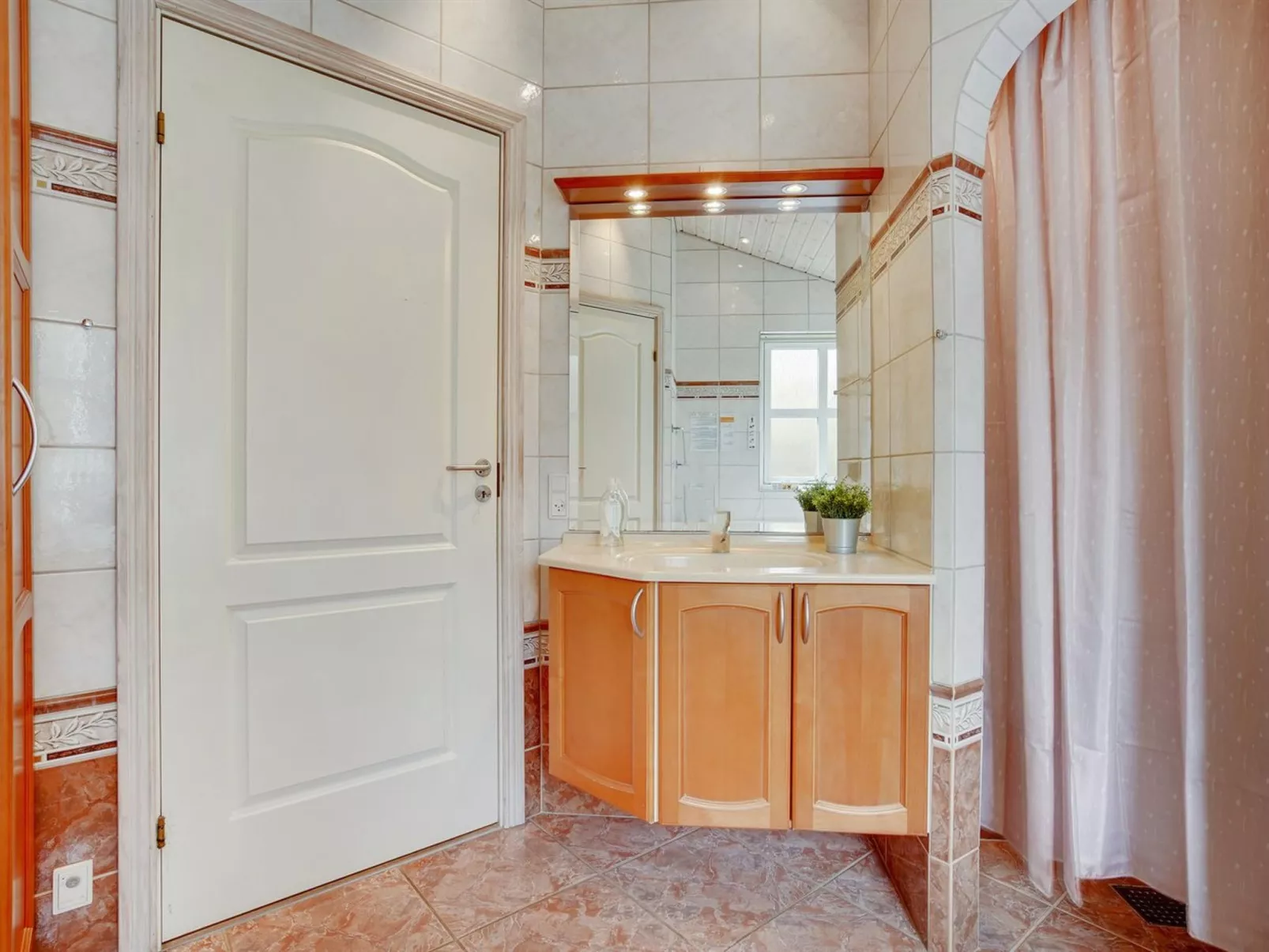 "Bina" - 1.9km from the sea-Inside