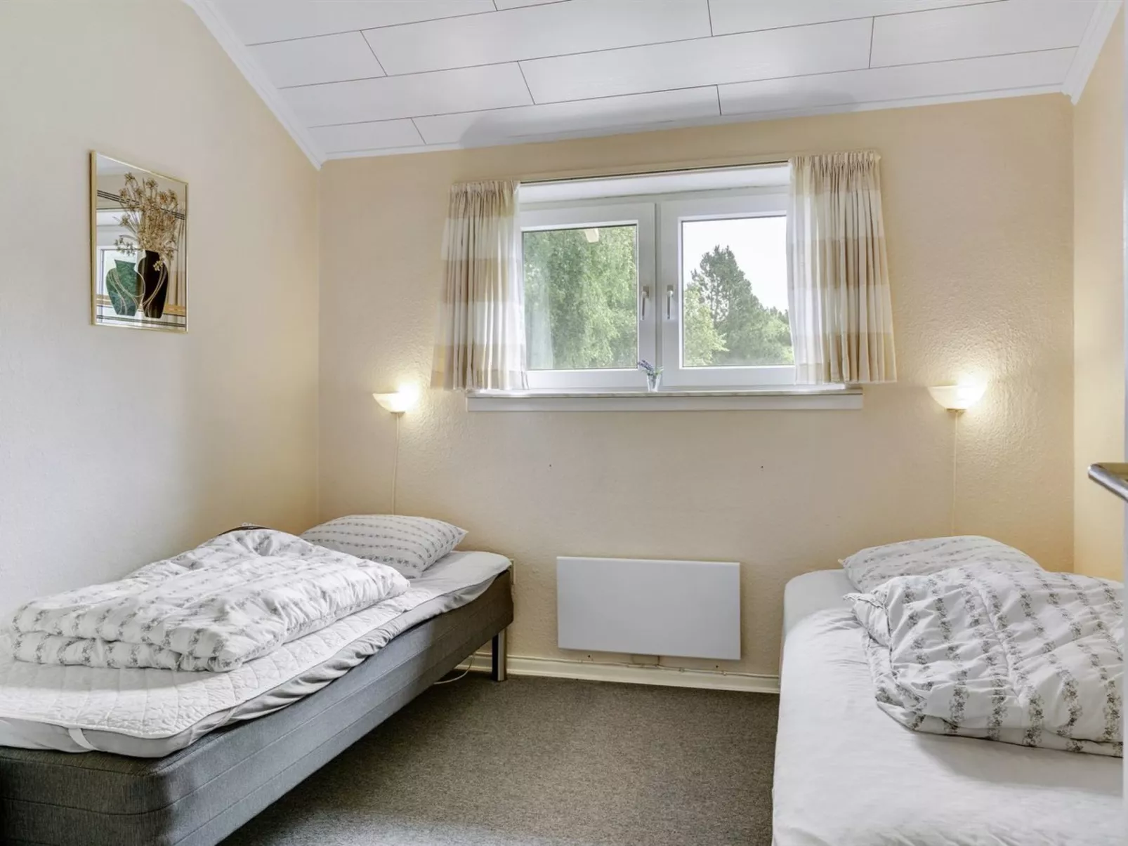 "Gwen" - 2.7km from the sea-Dedans