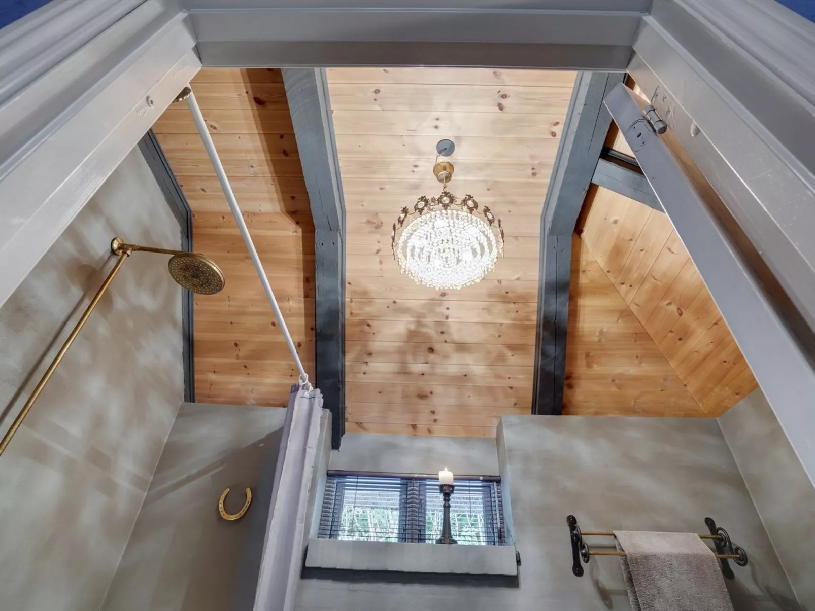 "Maileen" - 2.1km to the fjord-Dedans