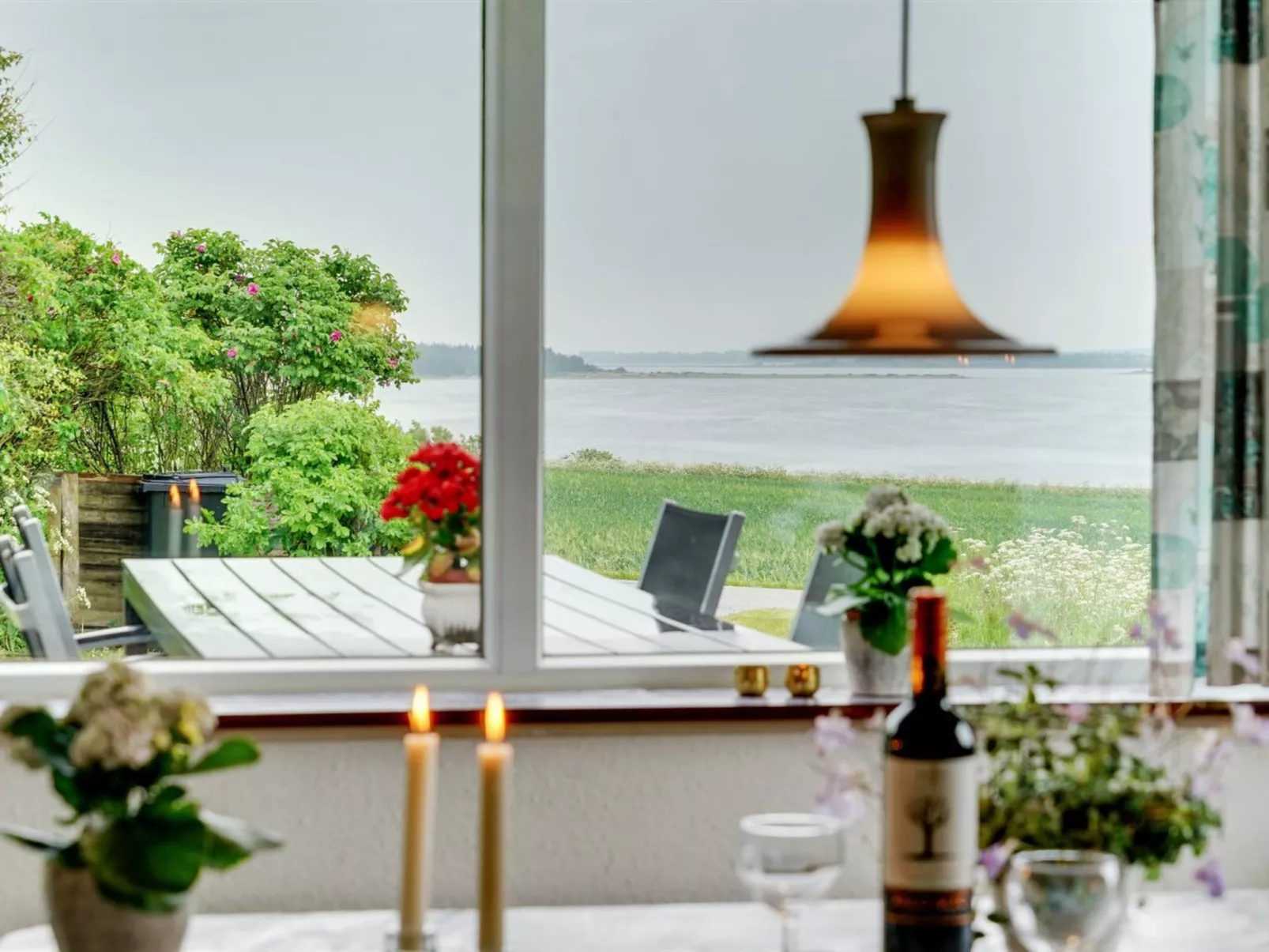 "Ephra" - 250m to the fjord-Drinnen